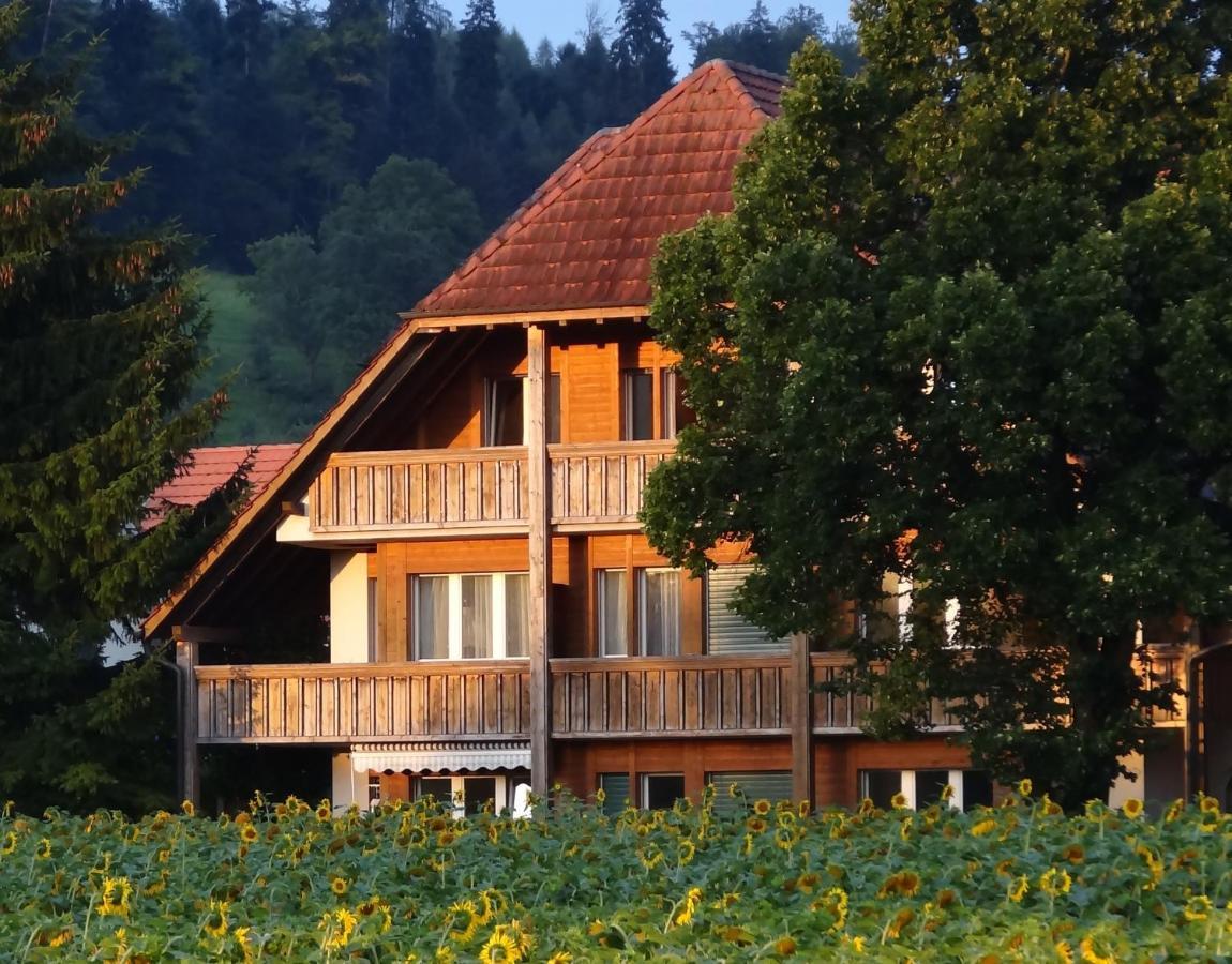 Gemeinschaftshaus Im Oberdorf Lutzelfluh ภายนอก รูปภาพ
